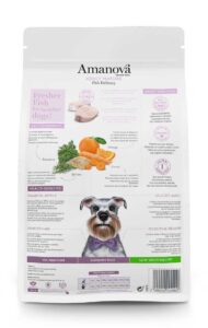 Foto de parte de atrás de paquete con los ingredientes del pienso de pescado para perros senior de Amanova.